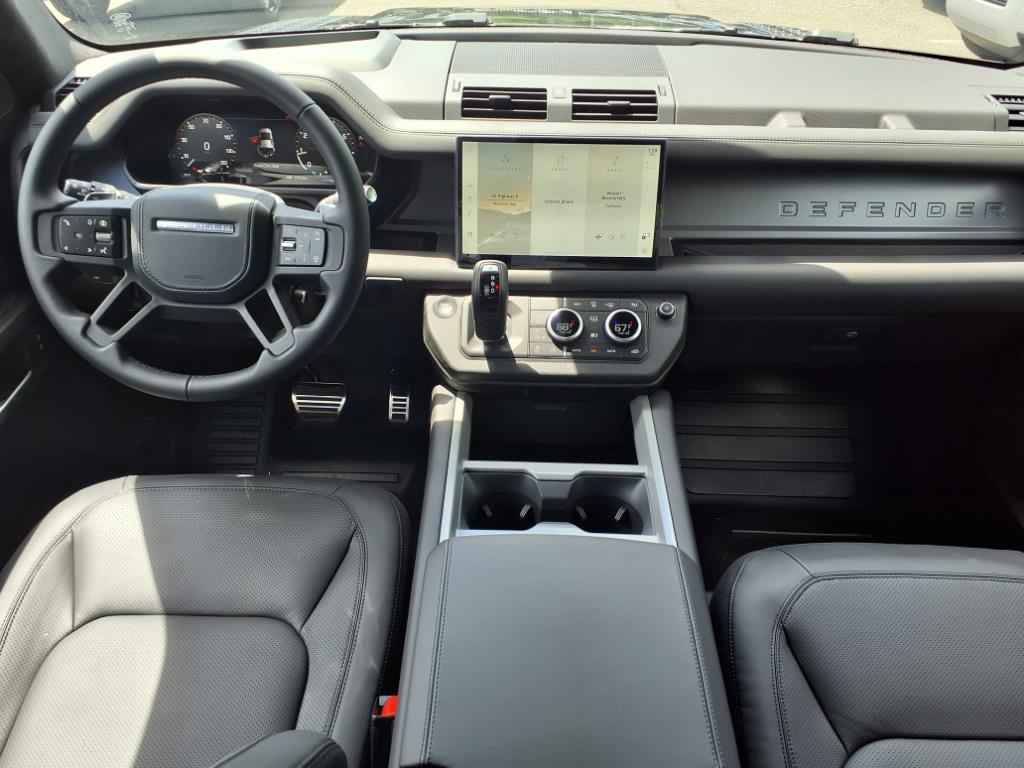 2025 Land Rover Defender 110 V8 photo 4