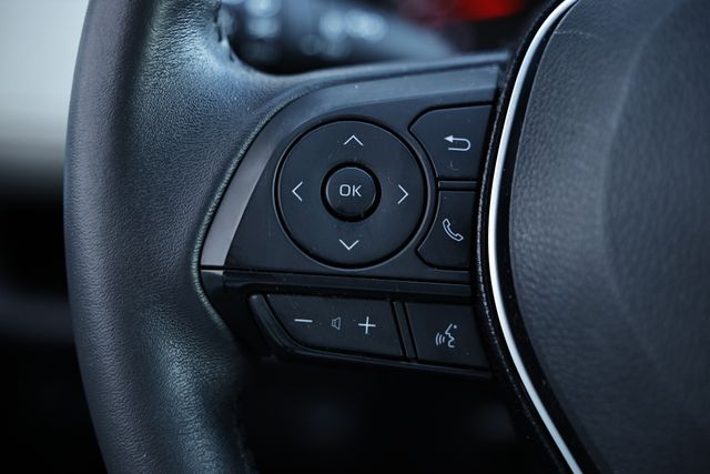 2021 Toyota RAV4 XLE Premium photo 31