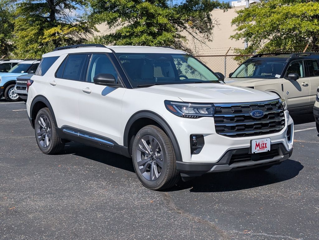 2025 Ford Explorer photo 2