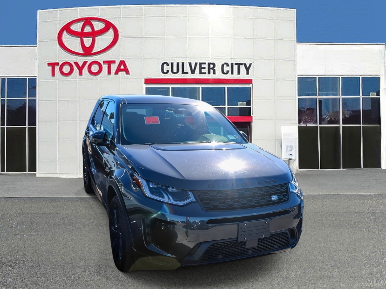 2022 Land Rover Discovery Sport SE's photo