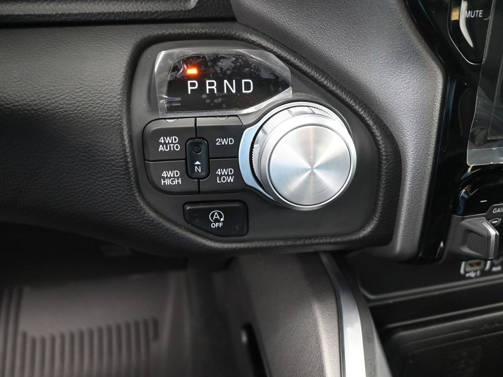 2025 Ram 1500 Laramie photo 3
