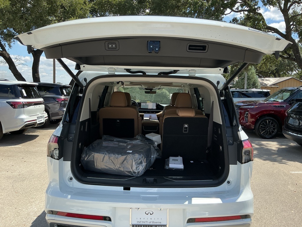 2026 Infiniti QX80 Luxe photo 26