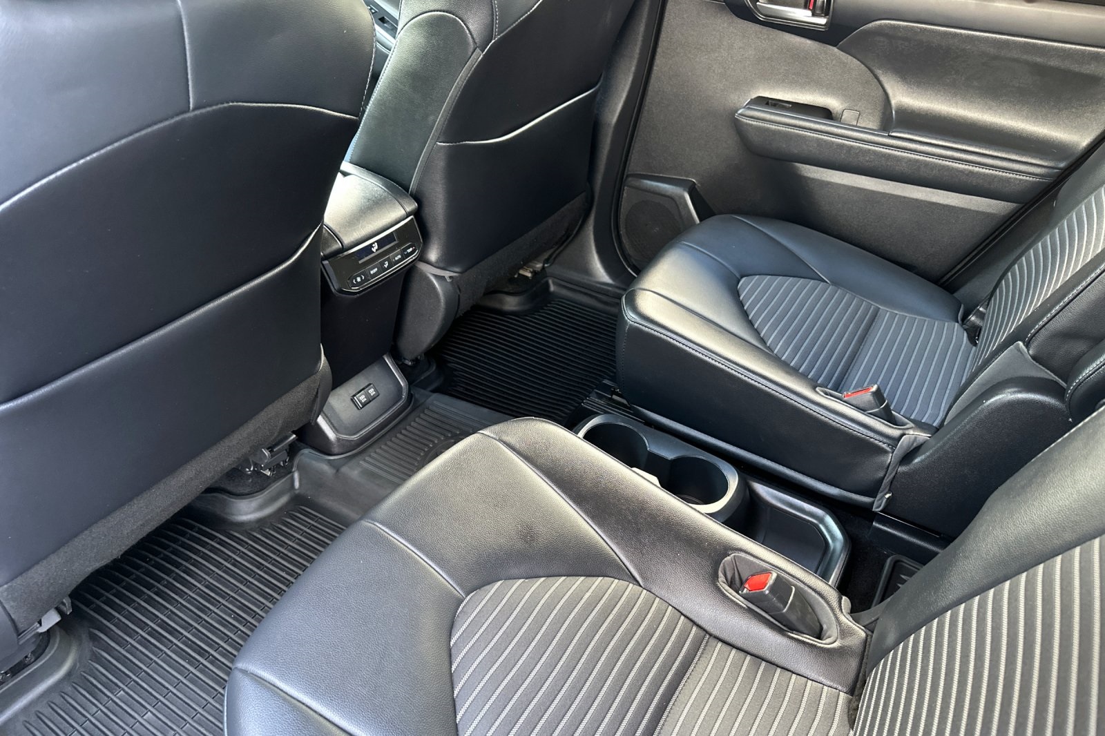 2021 Toyota Highlander XSE photo 12