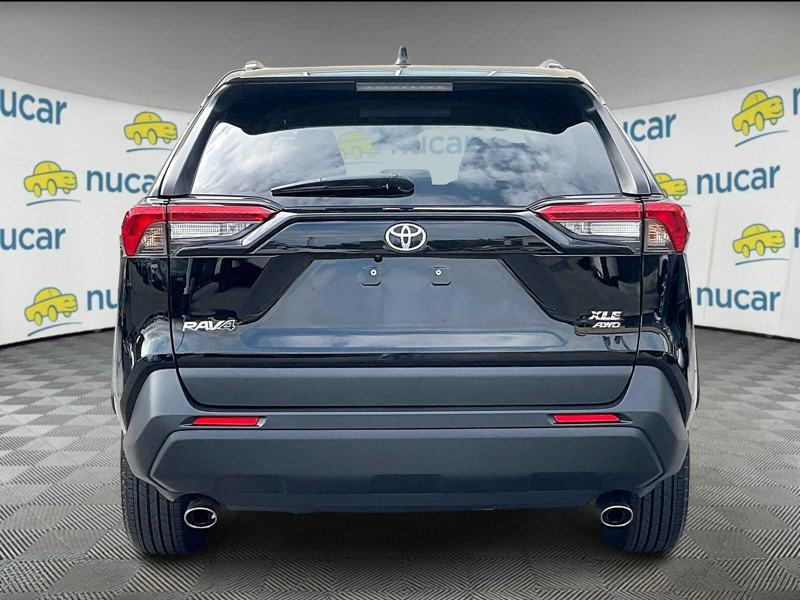 2023 Toyota RAV4 XLE photo 5
