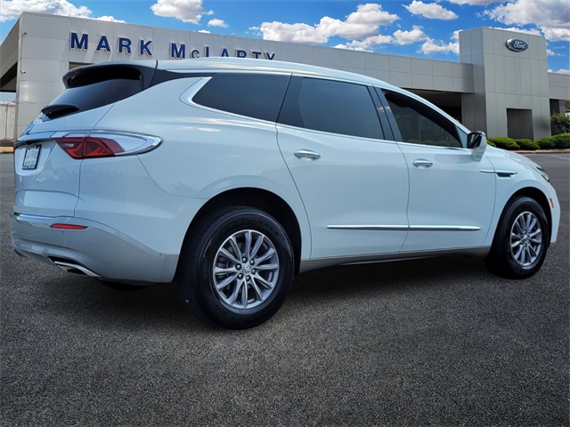 2023 Buick Enclave Essence photo 2