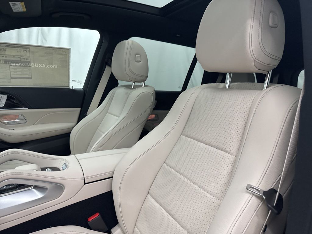 2026 Mercedes Benz GLS 450 4MATIC photo 12