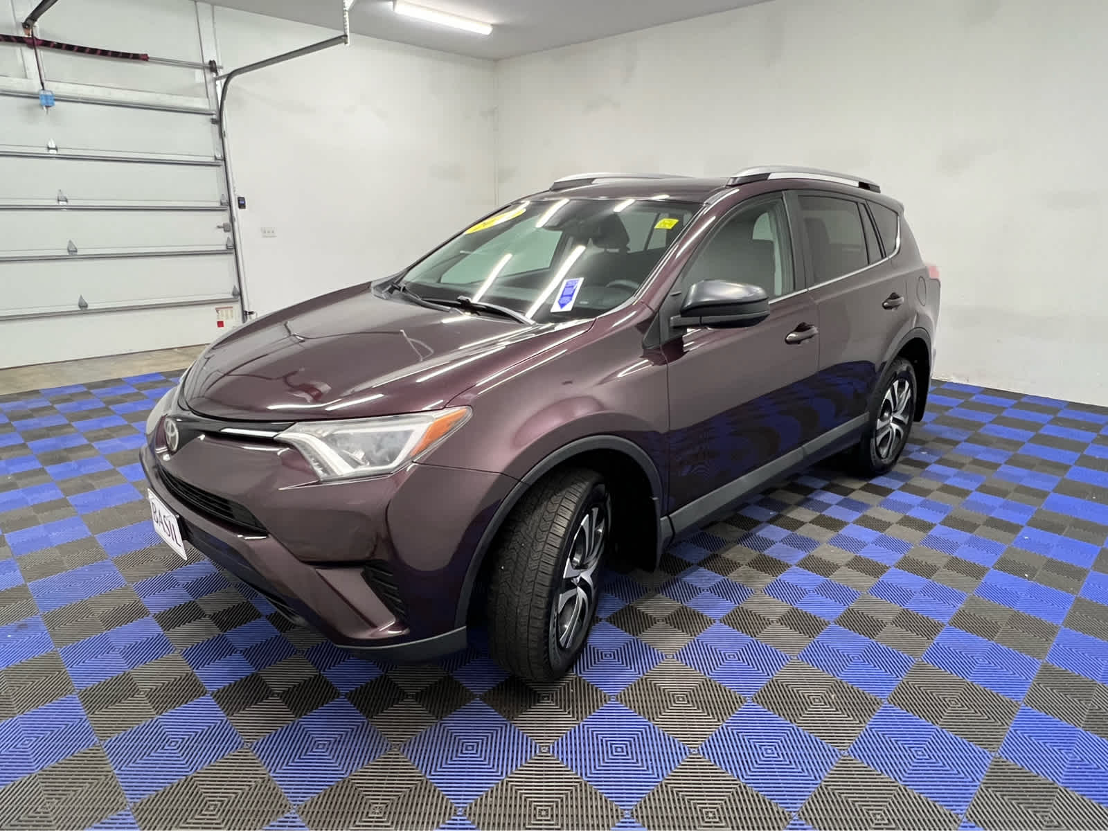 2018 Toyota RAV4 LE photo 4