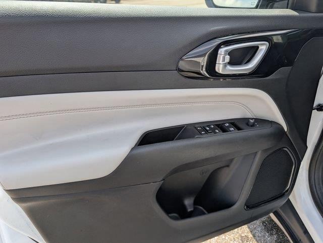 2023 Jeep Compass Limited photo 13