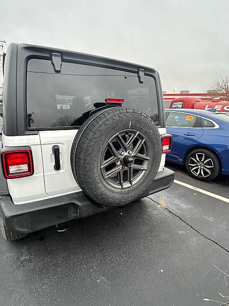 2024 Jeep Wrangler Sport S photo 4