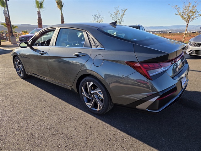 2026 Hyundai Elantra Limited photo 4