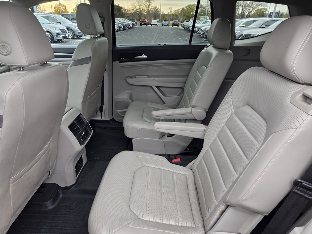 2022 Volkswagen Atlas V6 SEL Premium R-Line photo 3
