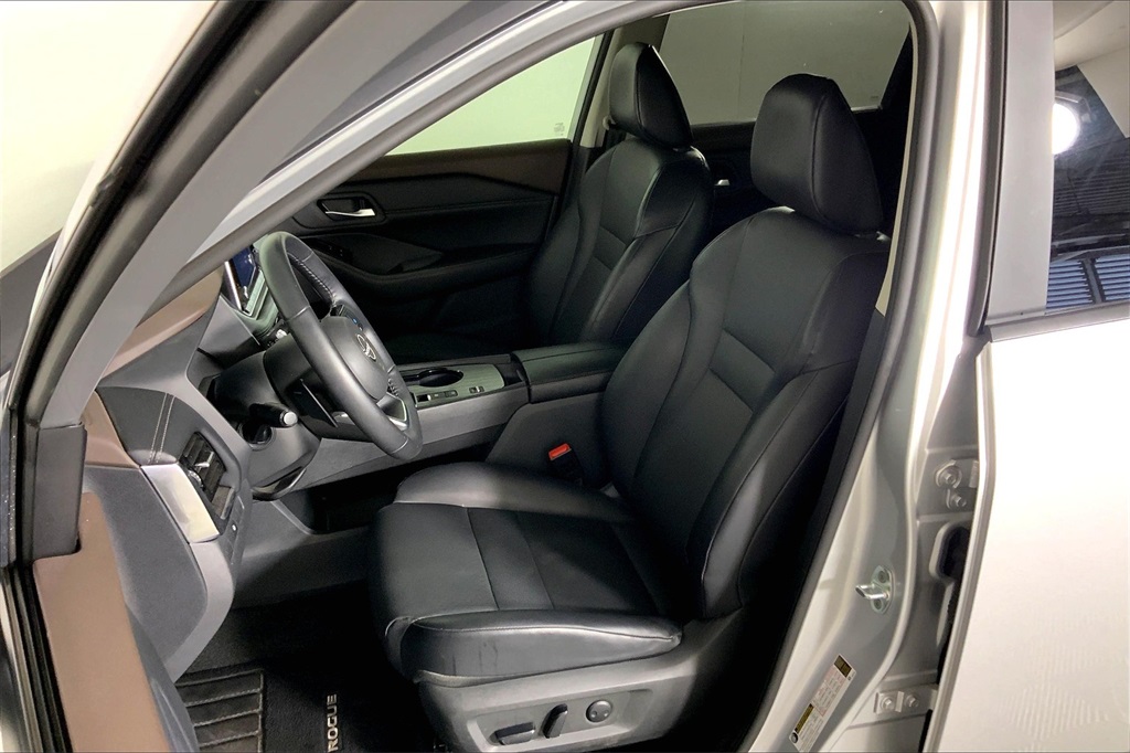 2023 Nissan Rogue SV photo 24