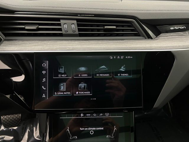 2023 Audi e-tron Premium photo 32