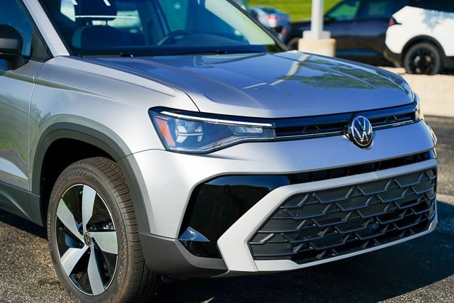 2025 Volkswagen Taos S photo 32