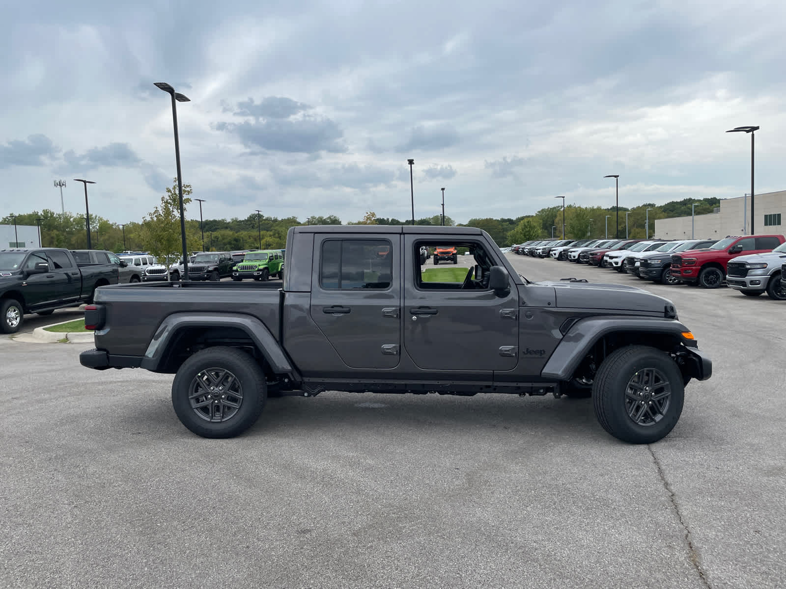 2025 Jeep Gladiator Sport S photo 10