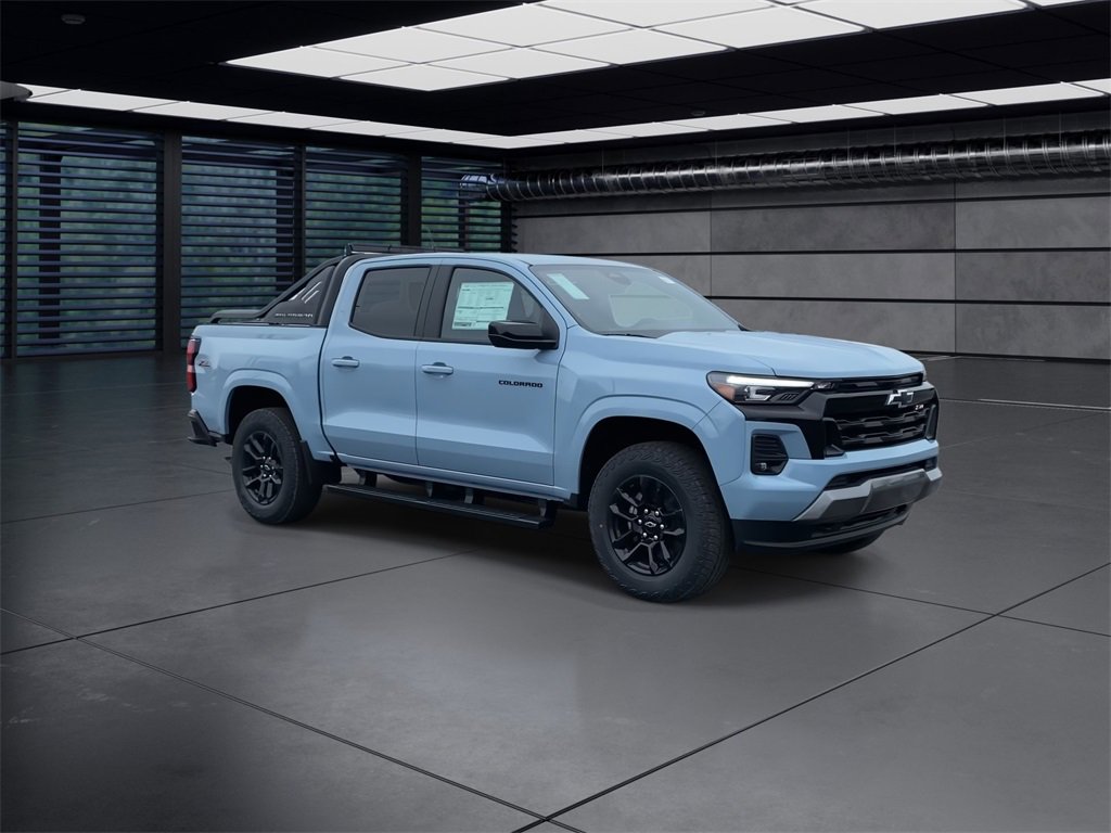 2025 Chevrolet Colorado Z71 photo 2