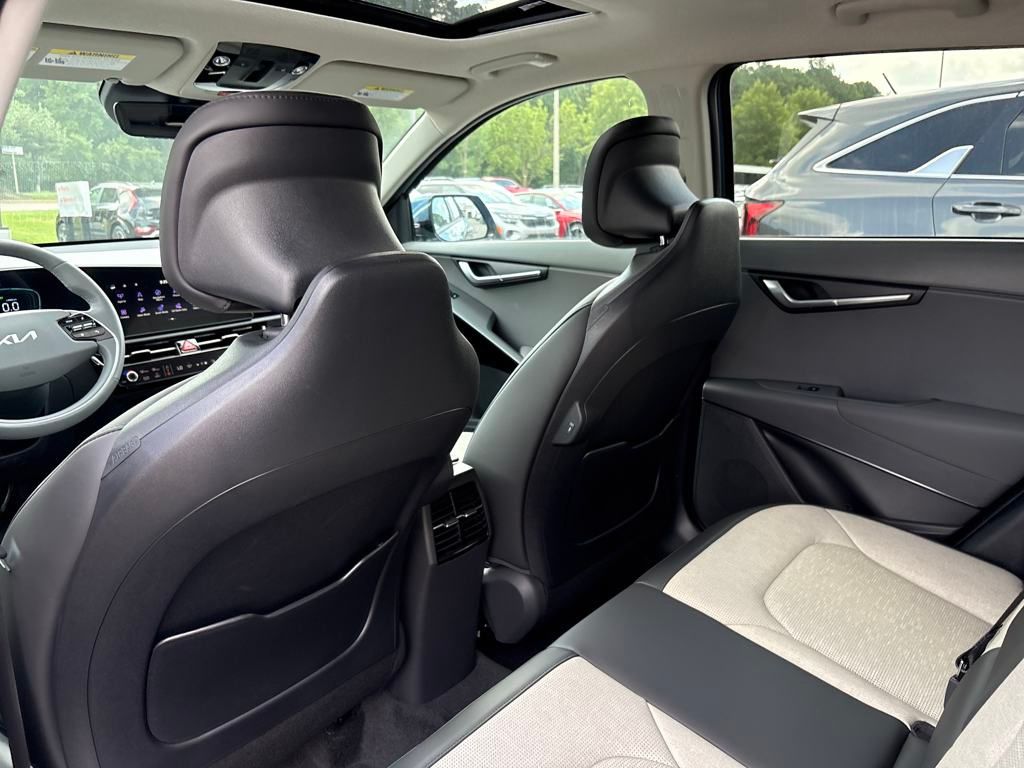 2025 Kia Niro SX photo 24