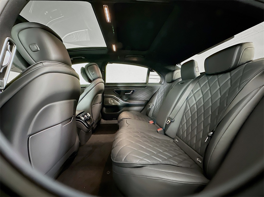 2025 Mercedes Benz S 580 4MATIC photo 4