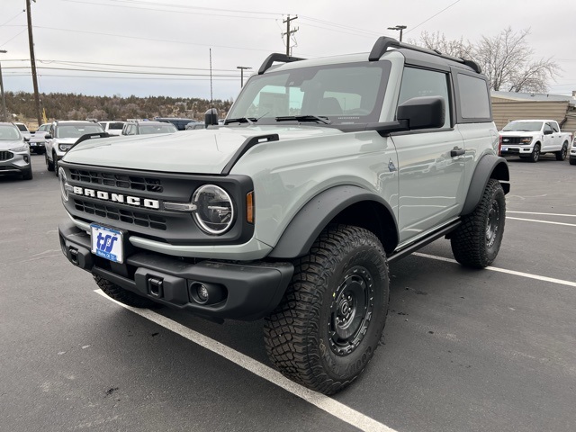 2024 Ford Bronco Black Diamond photo 2