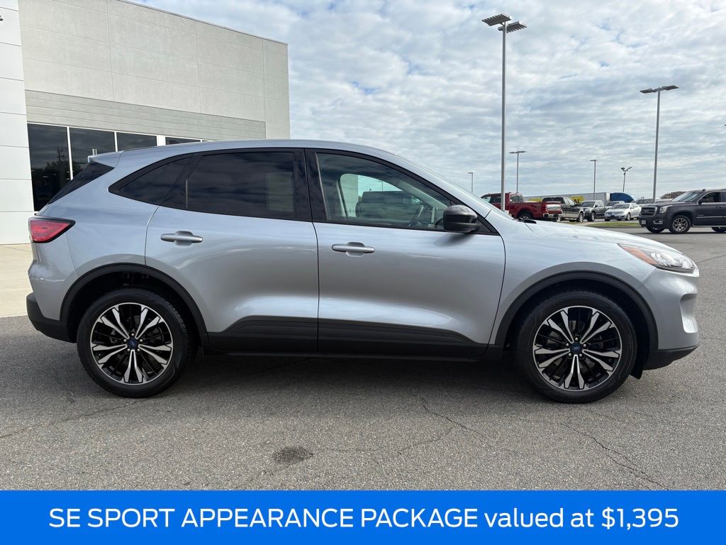 2022 Ford Escape SE photo 2