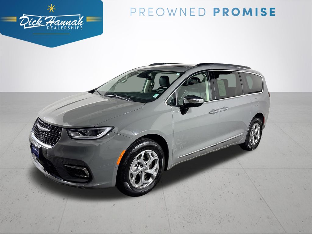 2023 Chrysler Pacifica Limited's photo