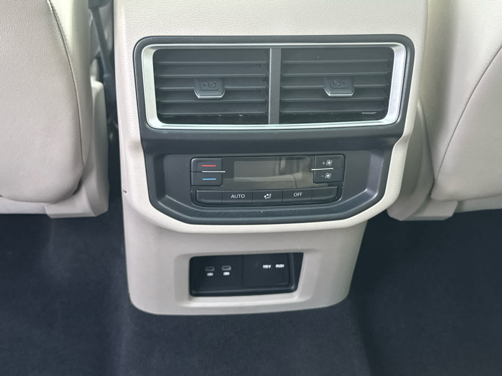 2025 Volkswagen Atlas SE Technology photo 14