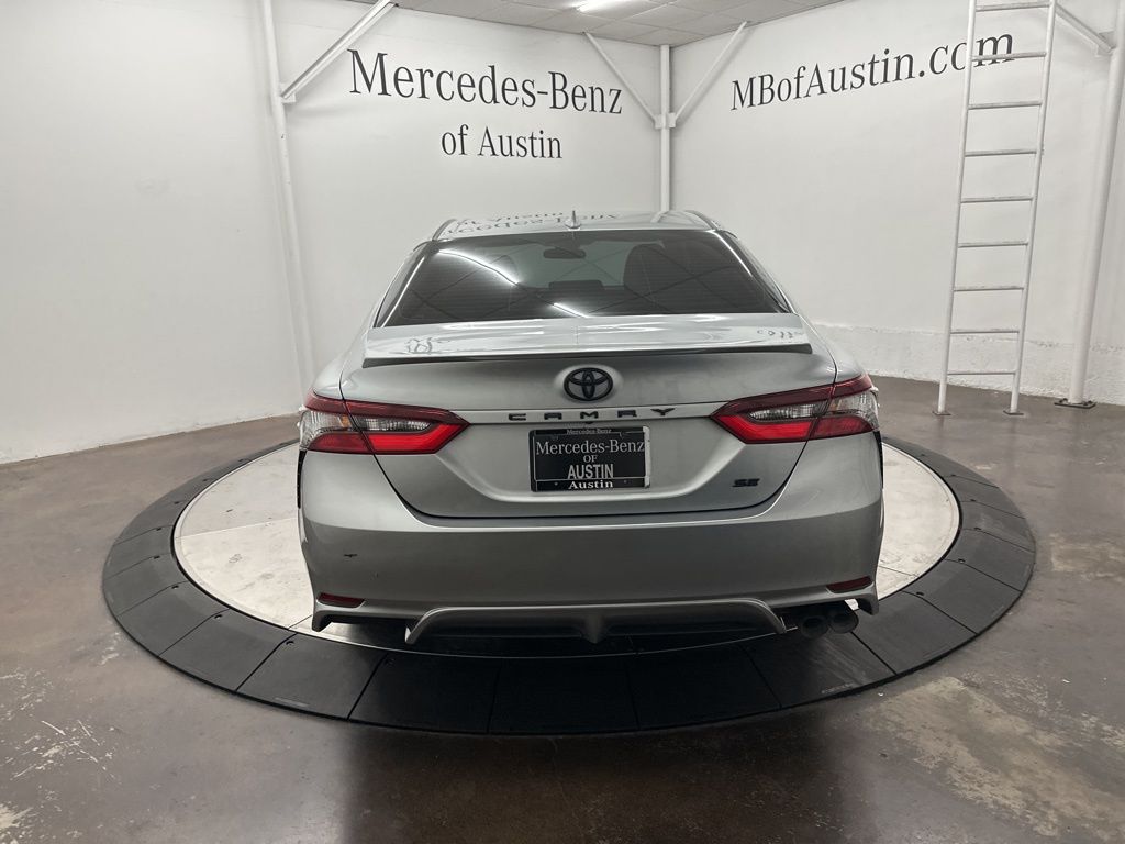 2021 Toyota Camry SE photo 6