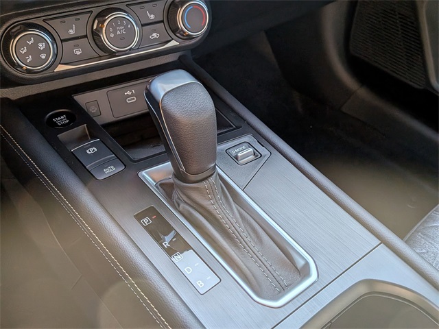 2025 Nissan Kicks SV photo 15