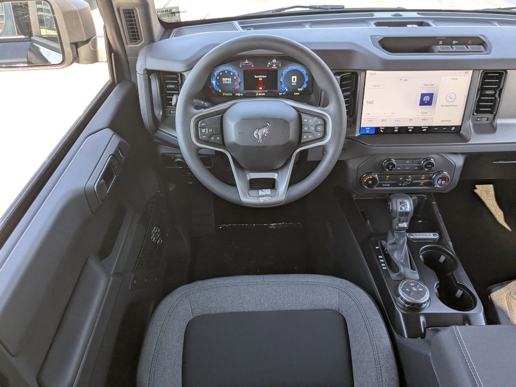 2025 Ford Bronco Base photo 15