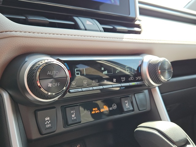 2025 Toyota RAV4 Hybrid XLE photo 39