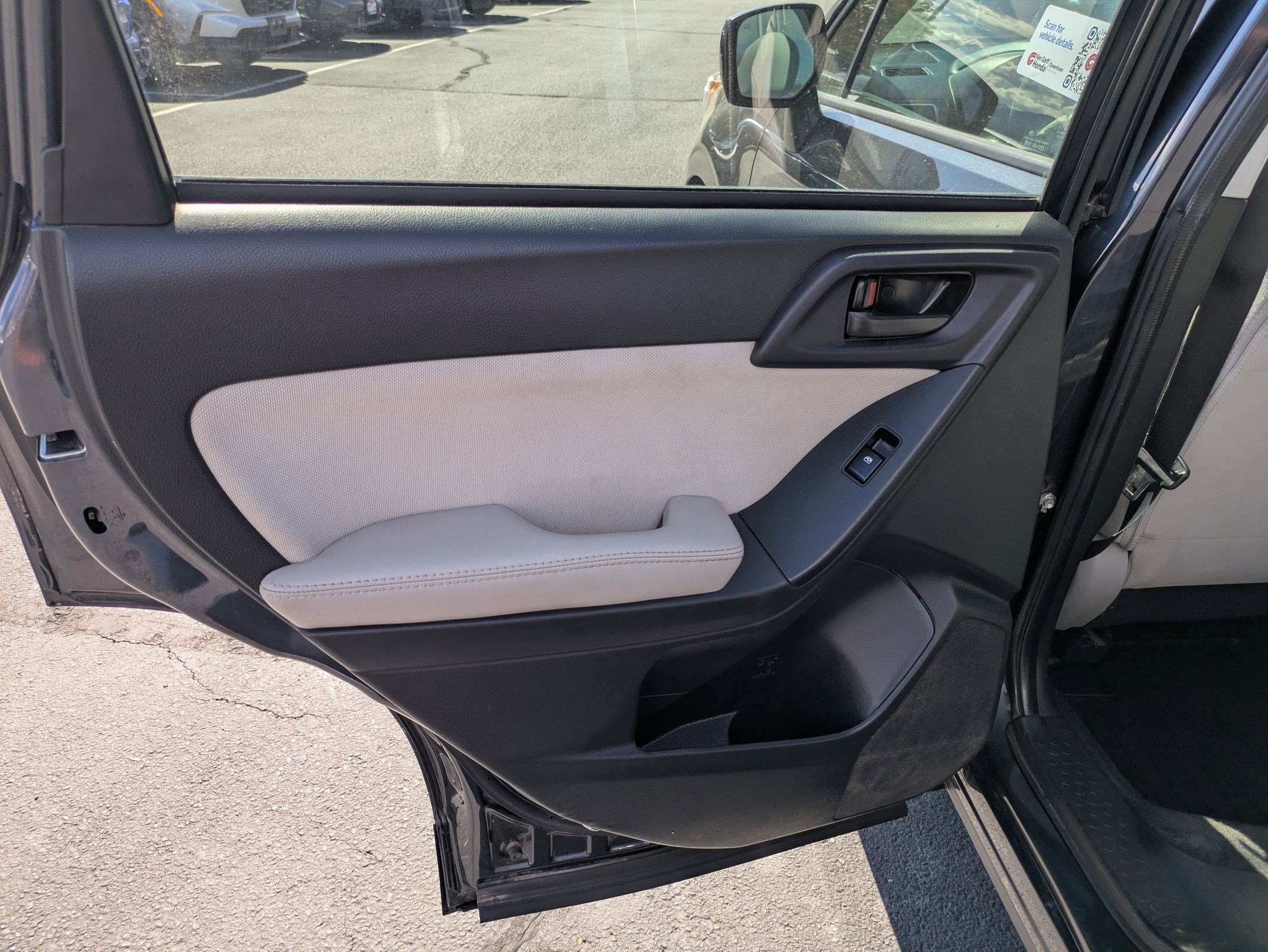 2016 Subaru Forester 2.5i Premium photo 26