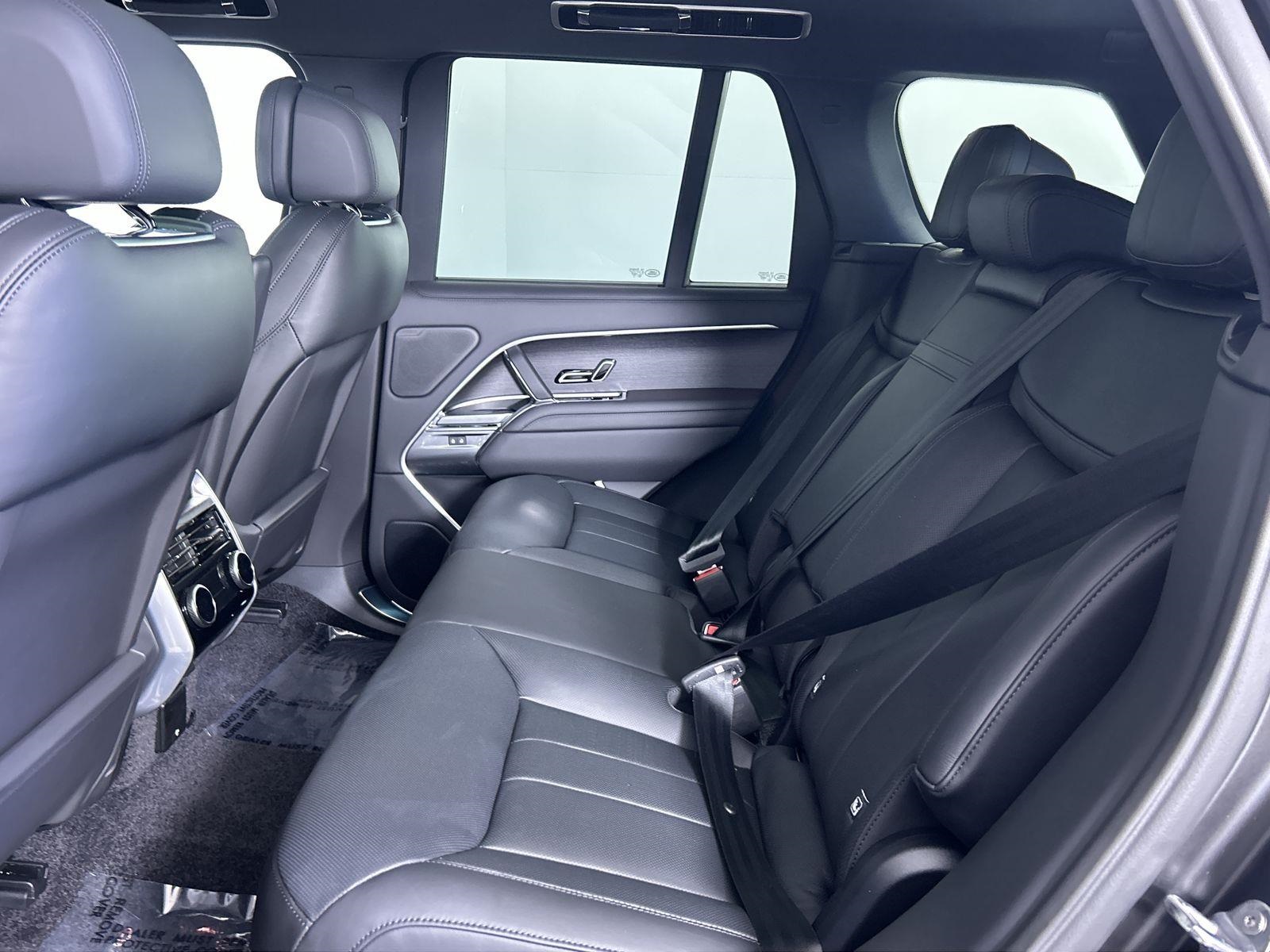 2025 Land Rover Range Rover SE photo 25