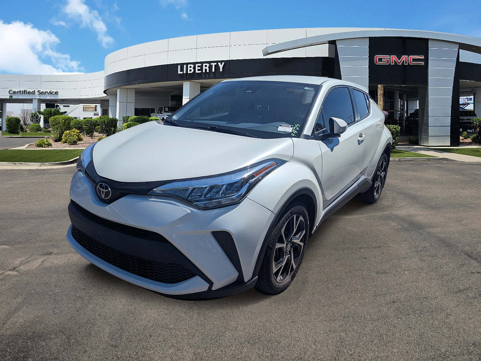 2021 Toyota C-HR LE photo 5