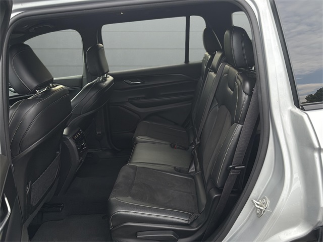 2024 Jeep Grand Cherokee Altitude photo 12