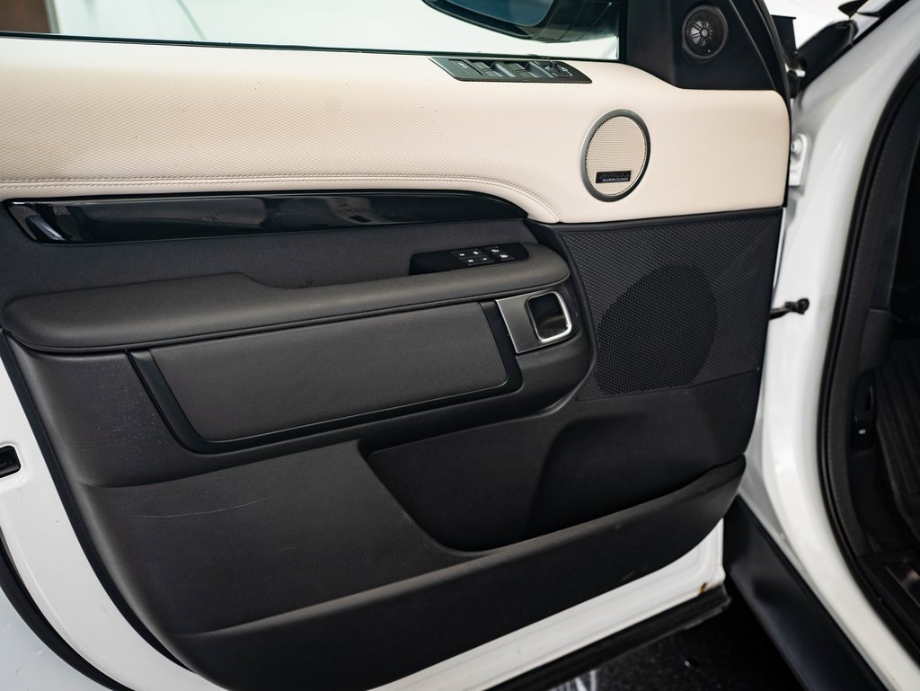 2023 Land Rover Discovery S R-Dynamic photo 21