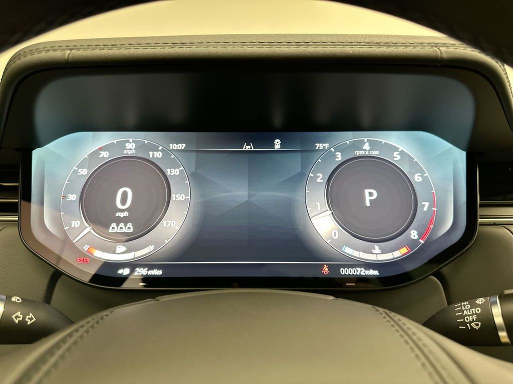 2025 Land Rover Range Rover SE photo 12