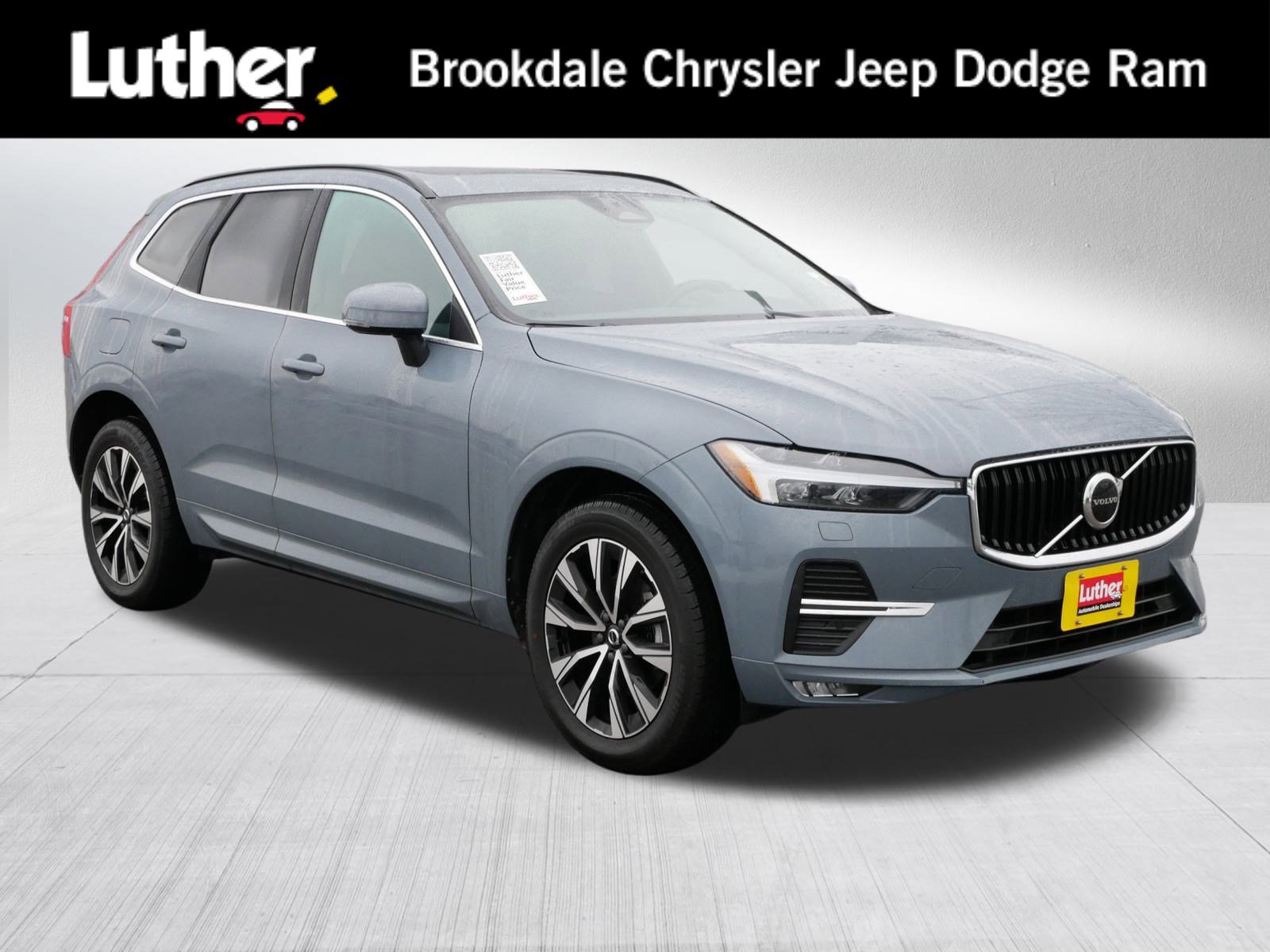 2023 Volvo XC60 Core's photo