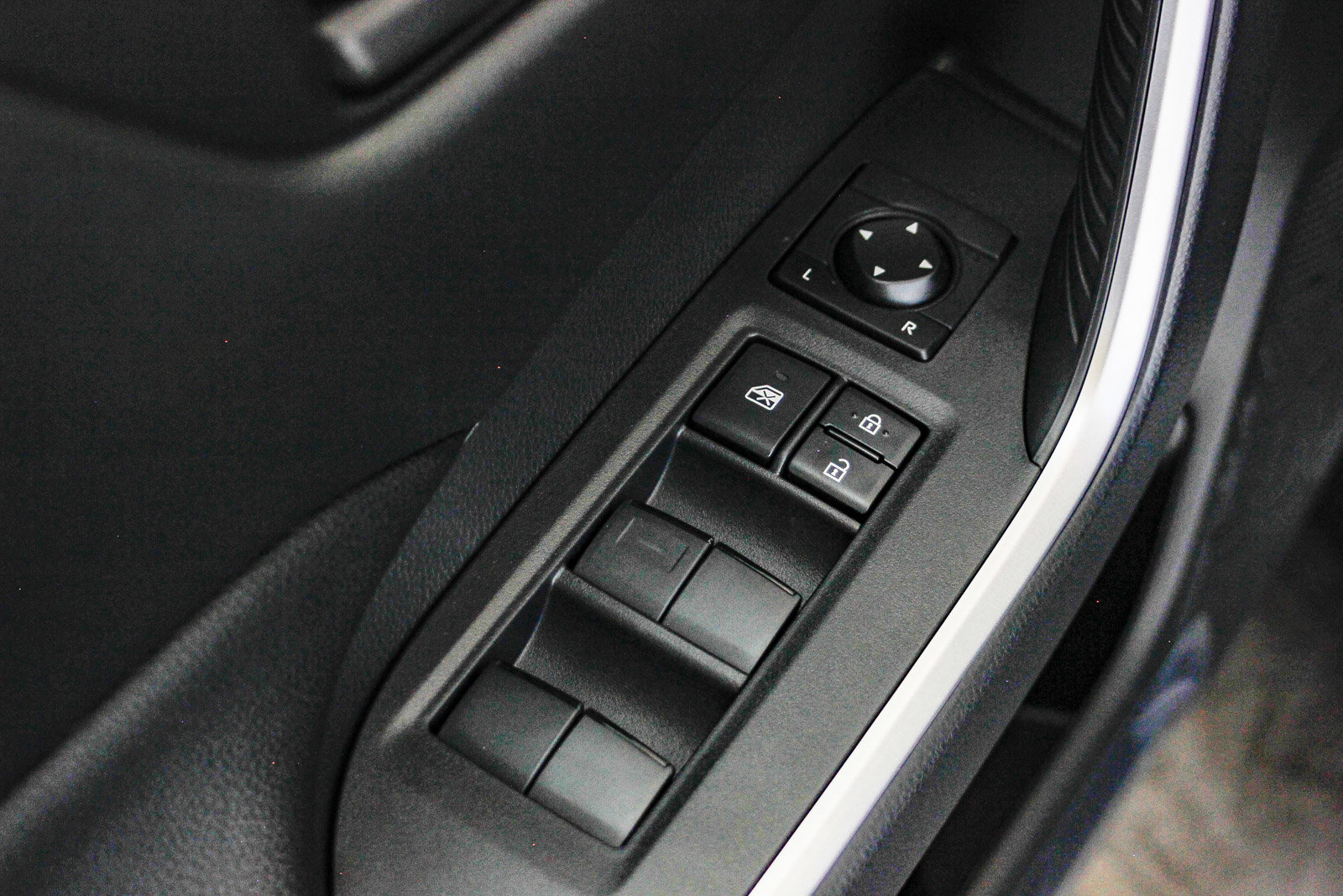 2025 Toyota RAV4 Hybrid LE photo 25
