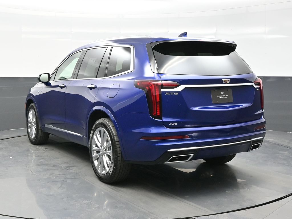 2025 Cadillac XT6 Premium Luxury photo 3
