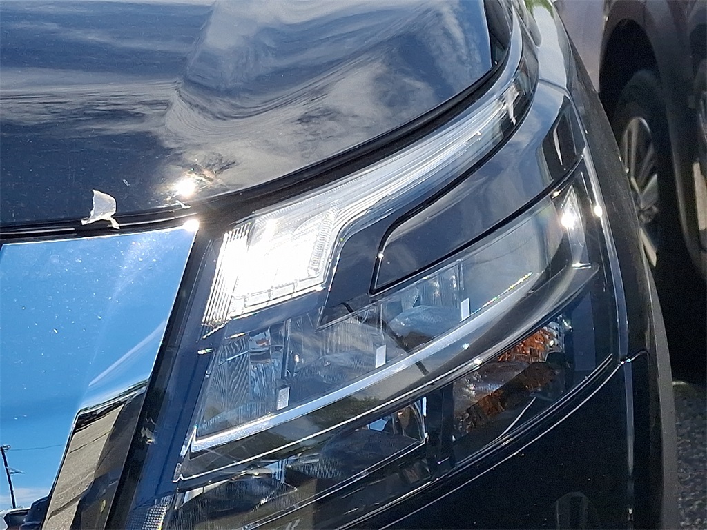 2025 Nissan Pathfinder SL photo 4