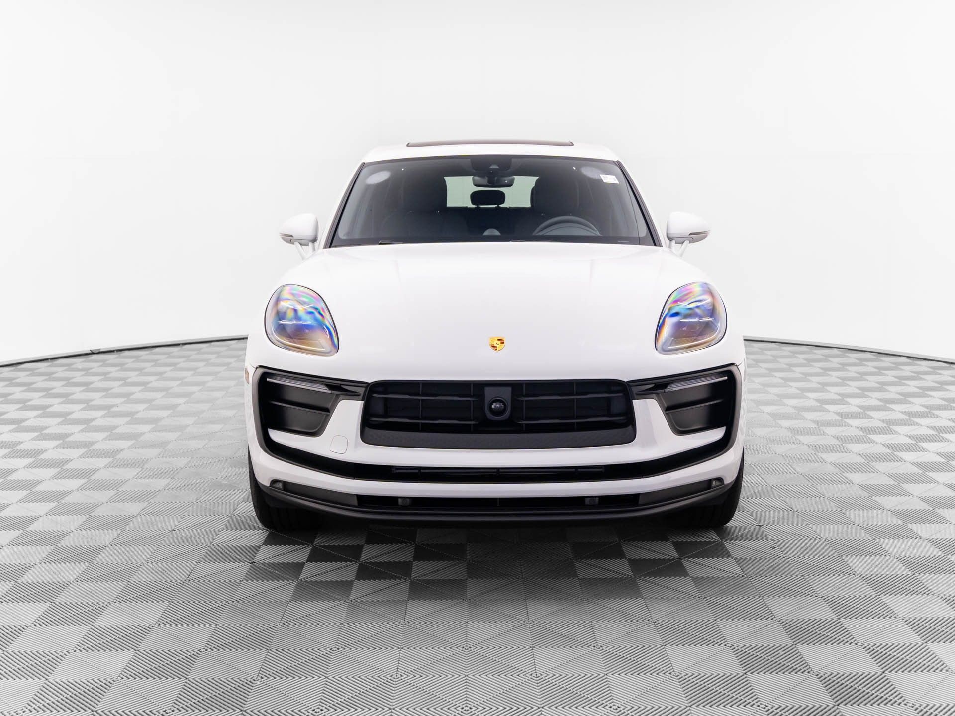 2025 Porsche Macan photo 8