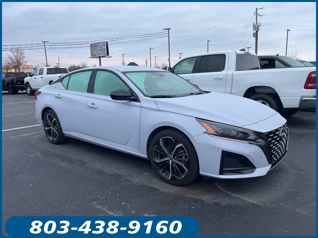 2025 Nissan Altima SR's photo