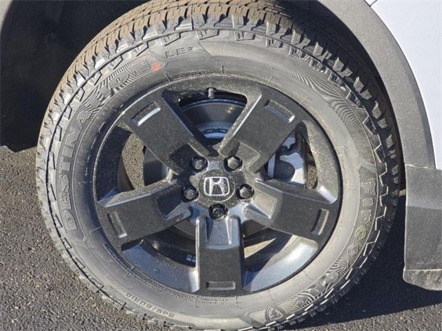 2025 Honda Ridgeline Black Edition photo 3