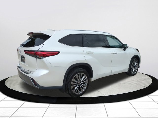 2021 Toyota Highlander Platinum photo 3