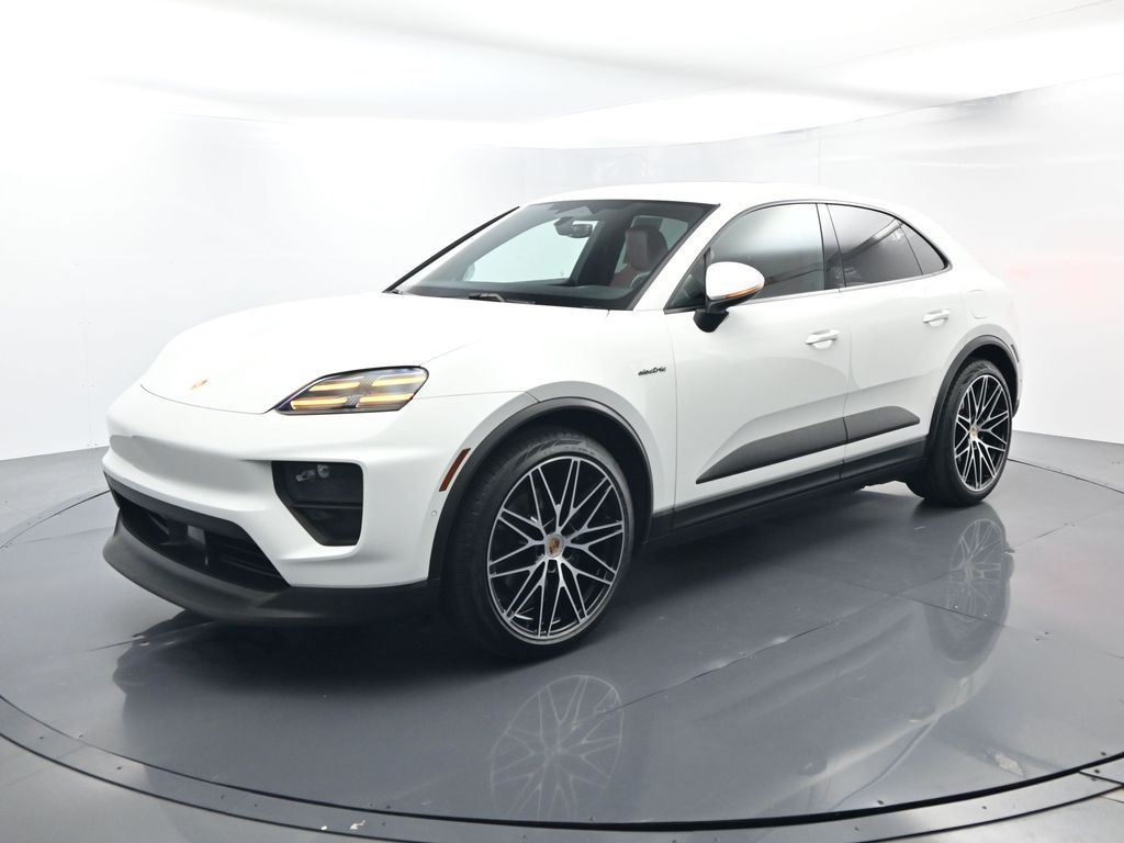 2025 Porsche Macan Base