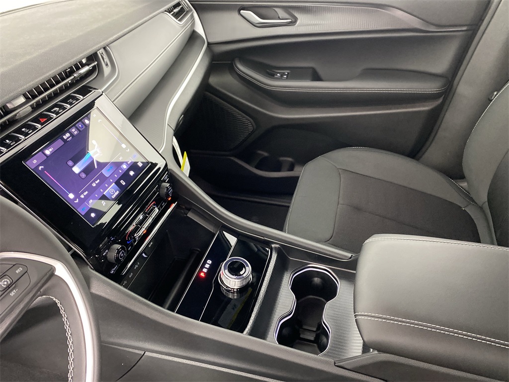 2025 Jeep Grand Cherokee Laredo X photo 26