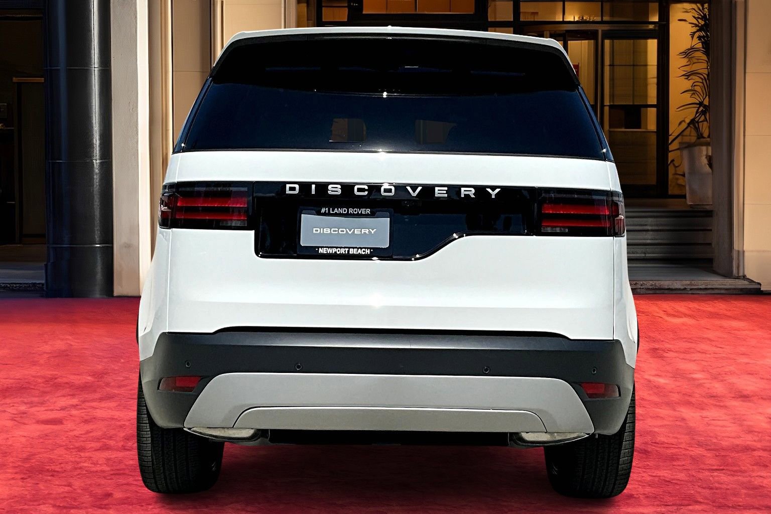 2025 Land Rover Discovery S photo 4