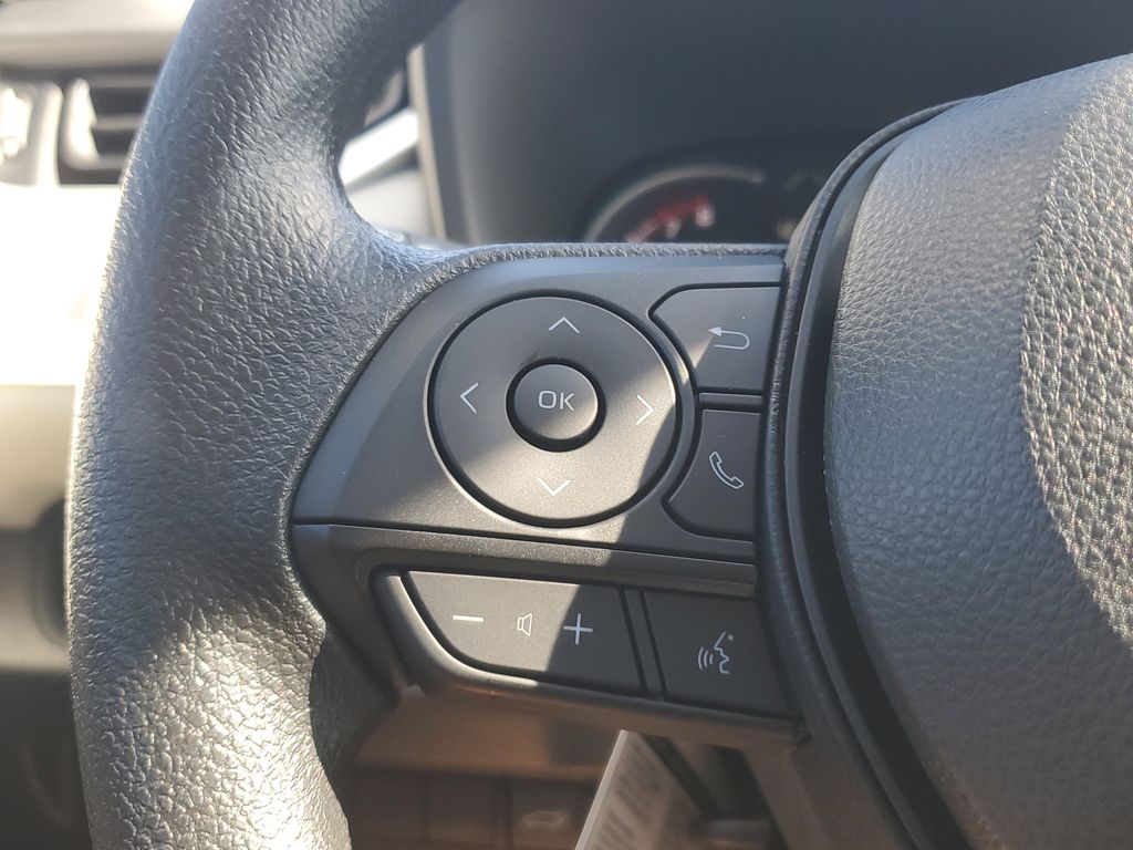 2025 Toyota RAV4 XLE photo 25