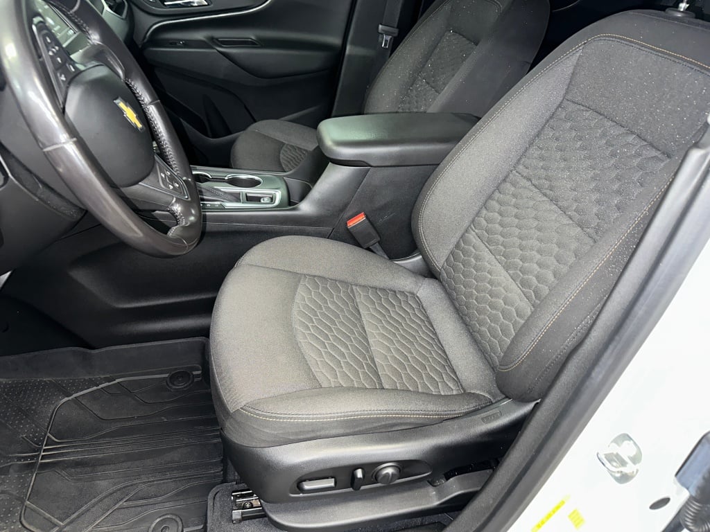 2019 Chevrolet Equinox LT photo 2
