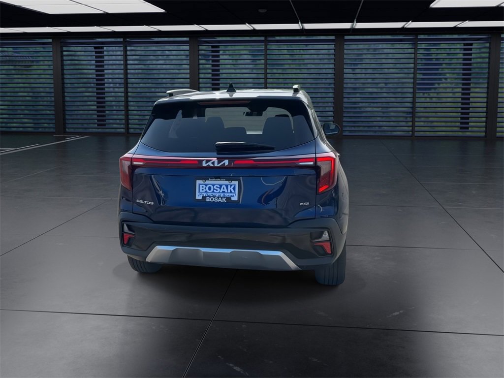 2024 Kia Seltos EX photo 7